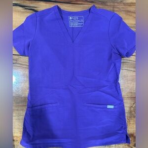 Figs scrub top 3 pocket